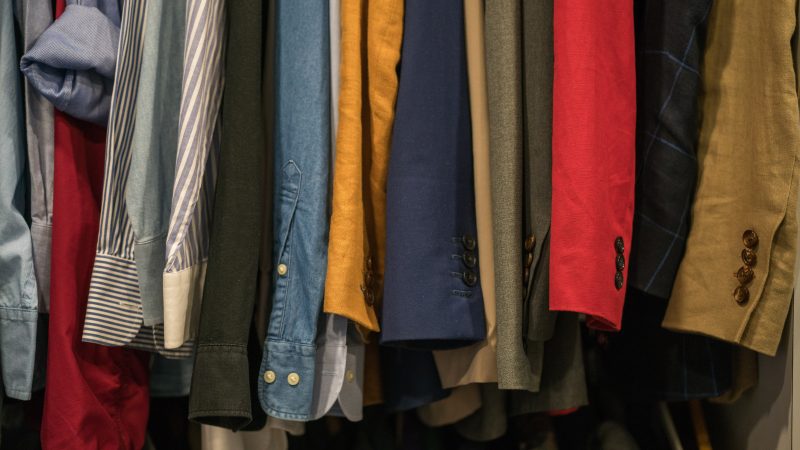 Peças de roupa que não podem faltar no guarda-roupas masculin